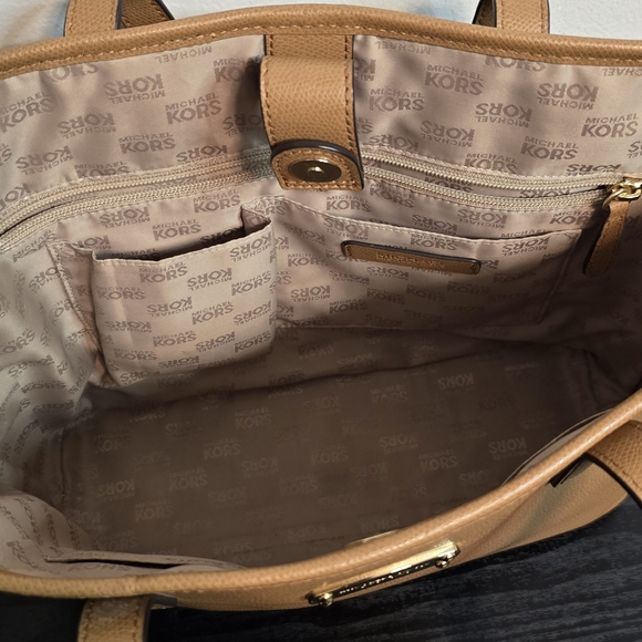 Michael Kors Jet Set Tote Handbag - Picture 7 of 7